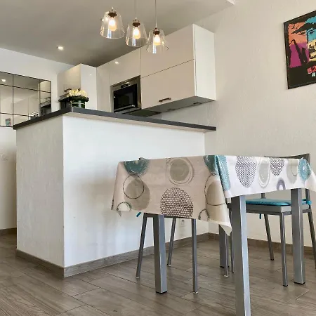 Apartment Standing Center Bay T1, 8, Avec Vue Mer Et Parking Antibes